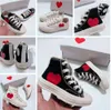 Baby grote kinderen gebreid spelen voor meisje jongens liefde canvas loopschoenen Designer baby jeugd kinderen ademend wit zwart kind klimmen casual REb 852ESS