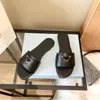 2022 Top Quality Luxurys Designer Zapatillas para hombres Sandalias Sandalias Zapatos Diapositivas Moda de verano Chanclas planas anchas con tamaño de caja 35-41 RG05