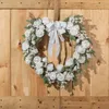 装飾的な花白いバラの花輪人工冬の正面玄関の装飾ベリー付きの花輪クリスマスの松の針