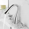 Rubinetti per lavandino del bagno Rubinetto per lavabo in ottone cromato Rubinetto per acqua fredda a 3 fori con doppia maniglia Set europeo 3 pezzi