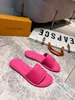 Designer Slippers Brand Dames Sandalen Soft Fashionable Out Design Ladies Hollow Platform gemaakt transparant materiaal sexy zonnig strand voor vrouwen 0516