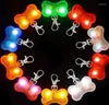 Hundemarke, LED-Halsband, Haustier-Sicherheits-Clip-On-Licht, leuchtende Hunde, Katzen-ID-Tags, Leine, leuchtender Anhänger für Nachtwanderungen, Camping, Knochenform, 30 Stück