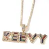 Lettera iniziale colorata Nome personalizzato Collana con ciondolo Personalizzato Bling Prong Baguette Cubic Zirconia CZ 18K Oro reale Hip Hop Gioielli anniversario fai da te per uomo Donna