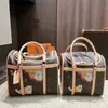 23 PET LUGGAG EAGING CLASSIC DOG BANG CAT PET 가방 디자이너 가방 Lou Vitt Dog Bag Handbag 클래식 환기 메시 실용적인 여행 야외 메쉬 창 손잡이 2 크기 40cm