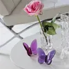 装飾的なオブジェクト図形のガラスクリスタルバタフライウィングカラフルな蝶きらめく明るい色装飾的な家の装飾デスクトップオーナメント231110