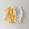 Set di abbigliamento 2023 Set di vestiti estivi per neonate O collo T-shirt con stampa a cuore Pantaloncini scozzesi 2 pezzi Abiti coreani per bambini Casual per bambini 230412