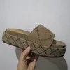 En Klasik Tasarımcı Kadın Sandalet Erkek Terlik Platformu Slide Flip Flops Lüks Düz Kalın Dip İşlemeli Baskılı Jöle Kauçuk Deri Kadın Elbise Ayakkabı 35-45
