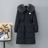 Women's Down Jacket och Parka Winter New Designer Women's Long Over Kne Coat Huven tjock varm stor päls krage bomullsmodemärke