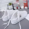 2023 Gai Spring Summer Dress Women Canvas Flat Sneaker أحذية عارضة منخفضة من الدانتيل العلوي Up White 230412 51972