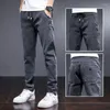 Mäns jeans vår och hösten denim designer kläder män stilfulla 2000 -talet streetwear koreanska svarta pojkvän jogger manliga byxor