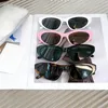 Kvinnors personliga trend solglasögon fashionabla små ramkattglasögon Mens Högkvalitativa UV400 -resistenta solglasögon tillgängliga i fyra färger BB0207S