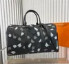 Toppkvalitetsdesignväska Keepall 45 Duffel Bagage Bags Travel Män kvinnor duffle väska modesport på handväskor axel utomhus stora kapacitet packar resväska handväska