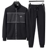 1 Survêtements pour hommes Designer Mens TrackSuit Luxe Hommes Sweatsuits à manches longues Classique Mode Poche Courir Casual Homme Vêtements Tenues Pantalon Veste Deux Pièces TC12