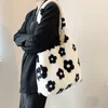 Bolsas de noche Otoño Invierno Bolsa de felpa Femenina 2023 Gran capacidad Estampado de flores Lindo Dulce Chica Hombro Casual All-Match Tote Bolso