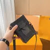 Akşam çantaları erkek moda crossbody çanta tasarımcısı shouder çanta dikey gövde kabartma göğüs torbası kutusu bayanlar küçük cüzdan v çanta kayışı