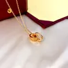 Bijoux de créateurs Gold Hommes et femmes doubles anneaux ovales Micro Diamond Pendant Collier Fashion Titane en acier en acier chaîne
