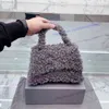 2023 nouvelle mode laine d'agneau sablier sac doux en peluche femme sacs à main sacs à main fourre-tout femmes bandoulière haut poignée portefeuilles en cuir véritable classique lettre doux sacs à main fourre-tout