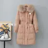 Women's Down Jacket och Parka Winter New Designer Women's Long Over Kne Coat Huven tjock varm stor päls krage bomullsmodemärke