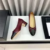 Tasarımcı Kadın Yüksek Topuklular İlkbahar ve Sonbahar Moda Tıknaz Elbise Ayakkabıları Yüksek Kaliteli Koyun Dinili Parti Ayakkabıları Yay Gerçek Kemer Tokası Tasarımcı Ayakkabı Kayışı Kutusu