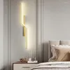 Lampy ścienne Nowoczesne LED Minimalistyczny pasek salonu kinkiety sypialnia nocna oświetlenie czarne złote wnętrze domowe dekoracyjne latarnie