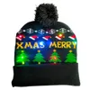 Cappello da festa Snowman Christmas Elk Christmas Tree Kinted Cappello con palla per calore invernale con luci colorate a led Cappello decorativo P138