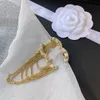 Diseñador de la marca Borla Broches de acero inoxidable Suéter Traje Collar Cristal Rhinestone 18K Chapado en oro Broche Pin para hombres Mujeres Joyería G 8266