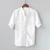 Camisas casuais masculinas colarinho em pé com forro branco Botões de mangas curtas básicas de cor sólida de cor sólida