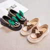 Sneakers Britse stijl lederen schoenen voor meisjes kinderen 2023 ronde hoofd boog licht comfortabel platte bodem loafers kinderen mode casual 230412