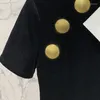 Kobiety Sweters Klasyczne 2023 Black Velvet krótkie rękaw Top Trendy O Collar Metal Button Slim Pullover Designer Ubrania Kobiety jesienne zima