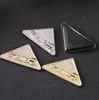 Fashion Style Marke P-Metal Triangle Buchstabe Brosche Frauen Männer Briefe Broschen Anzug Anzug Anzug Pin Modeschmuck