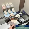 Brief bestickte flache Hausschuhe Frühling neue One-Strap Sandalen für Frauen Everyday Joker Beach Oberbekleidung Großhandel