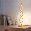 Tischlampen Kreative gebogene LED-Lampe Moderne einfache Haushalts-Nachttischspirale Schlafzimmer Einstellbarer Dimmer Wohnzimmer Desktop Kleine Nacht