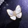 Broches Mode Stijl Kleding Natuurlijke Schelp Zirkoon Licht Luxe Corsage Vrouwen Elegante Antislip Broche Moederschelp Vlinder