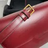 Top Triumph Smooth Cowhide Sac à bandoulière pour femme Sacs à bandoulière Sac à bandoulière design Sac carré moyen Flap Tote Purse sac à rabat classique rouge Cadeau de Noël 10a 22