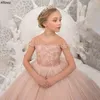 Robes de fille de fleur rose poussiéreux Fluffy Tulle Princesse Dentelle Appliqued Jewel Neck Fête de mariage Petite fille Robe pour tout-petits Cap Manches Robe de première communion CL2158