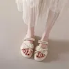 الأحذية الرياضية الربيع ذات الكعب الصنادل مسطح كرة السلة الصيفية الصيفية slippers امرأة أحذية رياضية fiess sapato slipper sneaker fie 341