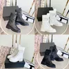 2023 Tasarımcı Lüks Saf Renkli Martin Ayak bileği Boots Kadınlar Gerçek Deri Baskılı Desen Açık Mekan Partisi Nefes Alabilir Şövalye Boot Ladys Seksi Moda Orta Kalyış Ayakkabıları