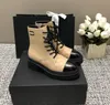 Nytt högkvalitativt lyxvarumärke Hot Sale Classic Platform Cowhide Lace Up Ankel Boots broderade sido -dragkedja färgmatch modebanan korta stövlar