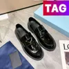 Loafers Klänning Skor Lackläder Loafer sandaler designer dam sandal Choklad borstad läder tofflor Platt toffel Låg klack fest bröllop dam skor