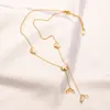 18 K chapado en oro Marca de lujo Diseñador Colgantes Collares Flores de acero inoxidable Gargantilla Collar colgante Cadena Accesorios de joyería Regalos