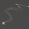 Parmärke V Halsband Luxury Single Flower Diamond Necklace Fashion Men and Women 18K Gold Necklace Högkvalitativ designer Nacke Smycken