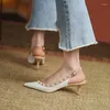 Vestido sapatos 2023 mulheres sandálias de garra de verão arco pontual de ponta fina de salto médio salto sexy bombas pontudas estiletes slingback