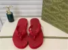 2023chinelos designer de moda senhoras flip flops simples jovens mocassim sapatos adequados para a primavera verão e outono hotéis praias outros lugares tamanho 35-42