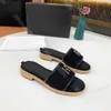 2023 sommar ny toffel designer man glid kvinna sandal guldkedja flätning platt sandal stickat broderi espadrilles brev tofflare med dammväska