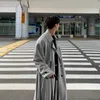 Trench da uomo 2023 PrimaveraAutunno Giacca a vento coreana Mantello medio lungo Tendenza casual Cappotto allentato Panno oversize con alta qualità 230413