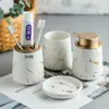 Set di accessori da bagno in ceramica marmorizzata dorata, bottiglia per lozione da bagno, dispenser per sapone, collutorio, tazza, portaspazzolino, accessori