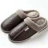 Pantoufles hommes pantoufles maison hiver intérieur chaussures chaudes fond épais en peluche imperméable en cuir maison homme coton chaussures 231113