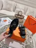 Pantofola Designer Slides Sandali da donna Piscina Cuscino Tacchi Tessuto di cotone Paglia Pantofole casual per la primavera e l'autunno 1004