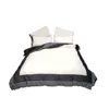 Mode sovrum dekor sängkläder mjuk siden designer sängar kung queen size 4st svartvitt randmönster lyxblad kuddebädds säng tröskeluppsättning jf003 c23