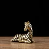 Objetos decorativos estatuetas zebra dourada artesanato escultura resina simulação estátua animal cavalo dourado estatueta decorativa acessórios para casa 231113